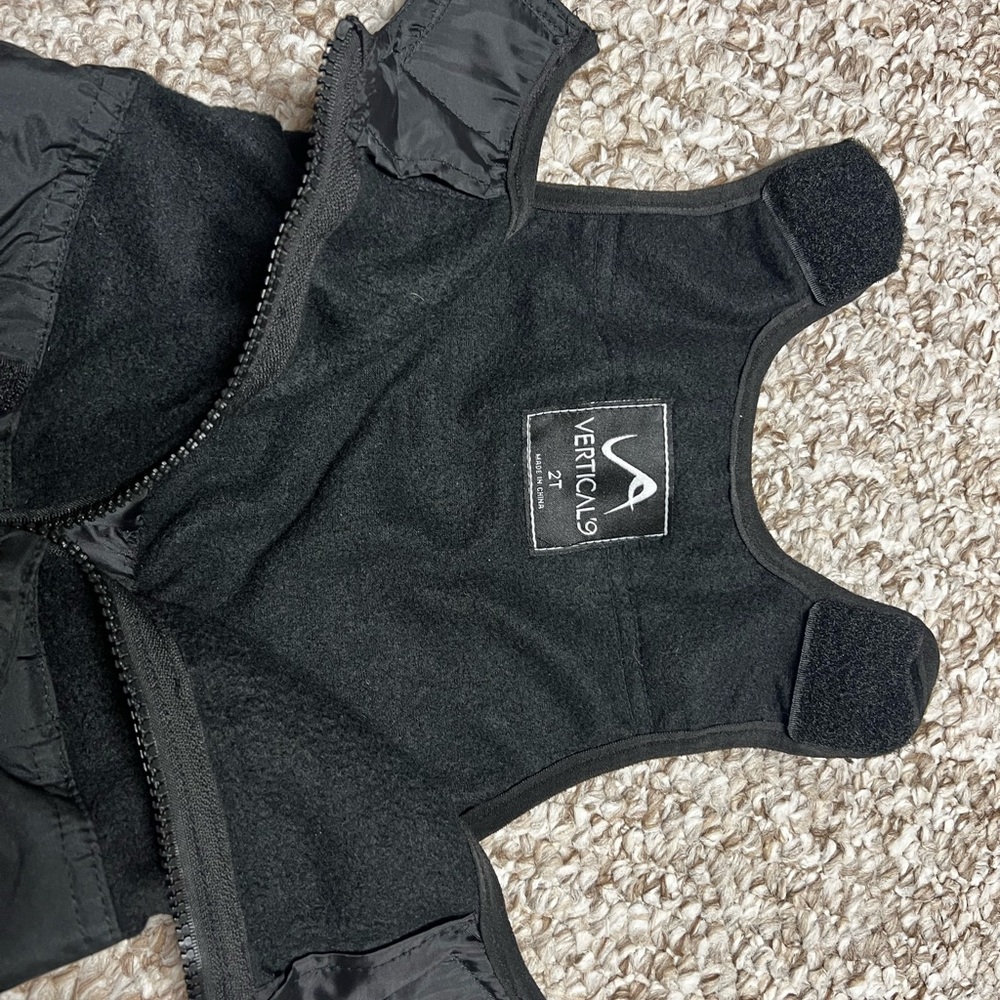 Vertical 9’ Girls Snowsuit- Size 2T - Picture 8 of 11
